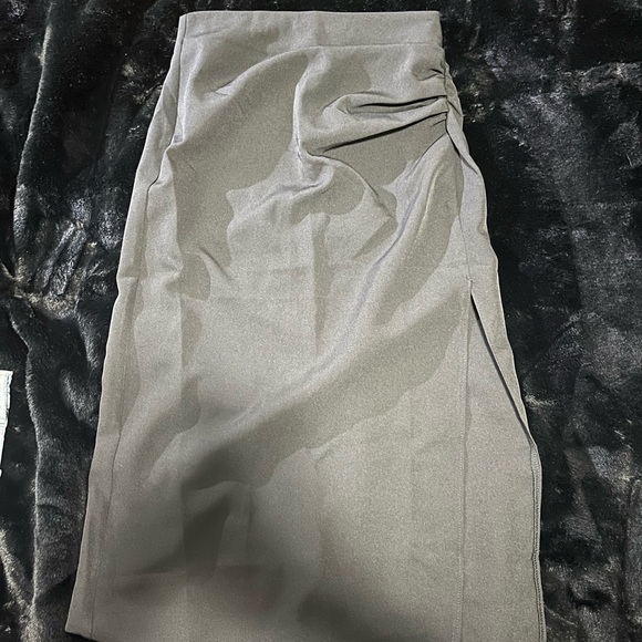 NWT Stradivarius long skirt with leg slit - size 4 - Picture 4 of 7
